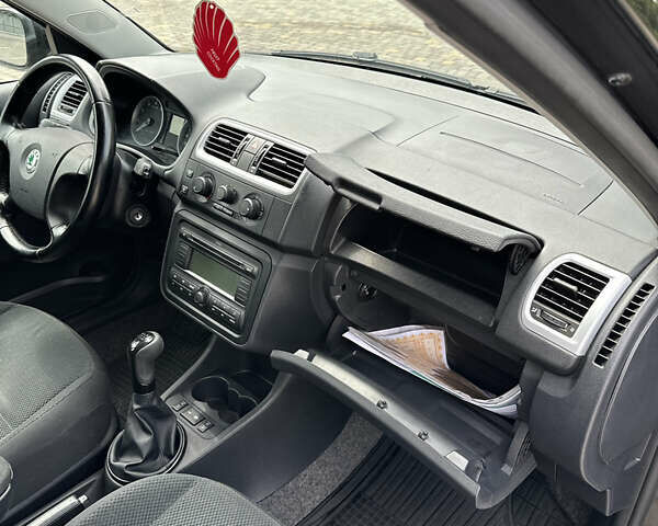 Черный Шкода Фабия, объемом двигателя 1.39 л и пробегом 225 тыс. км за 5650 $, фото 22 на Automoto.ua