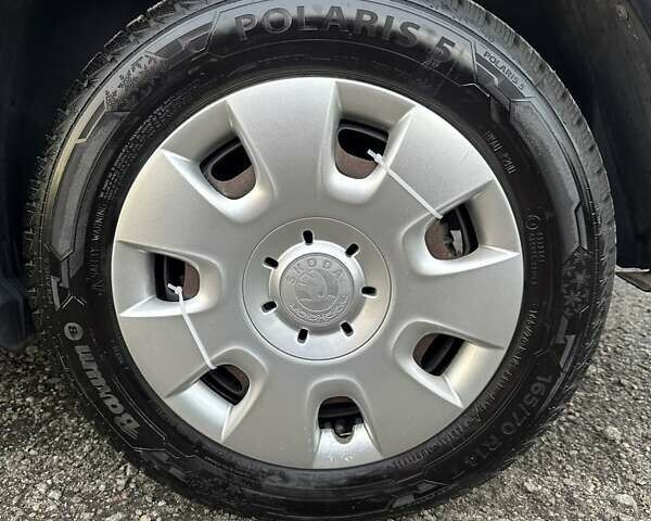 Черный Шкода Фабия, объемом двигателя 1.39 л и пробегом 172 тыс. км за 5999 $, фото 6 на Automoto.ua