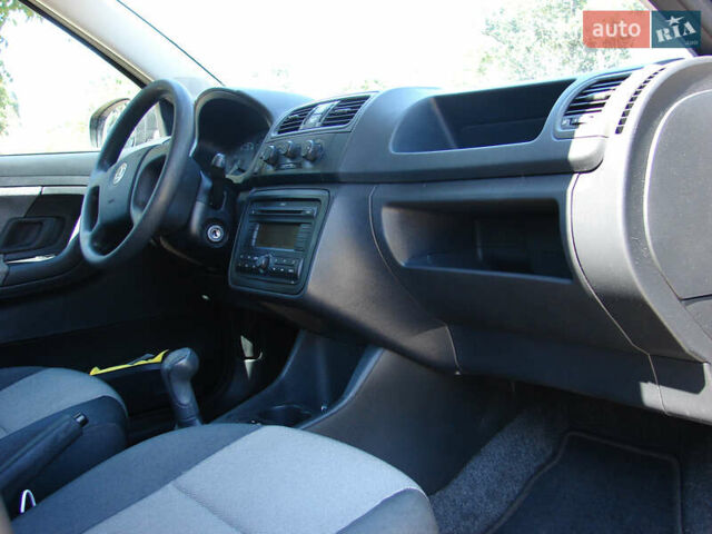 Черный Шкода Фабия, объемом двигателя 1.4 л и пробегом 190 тыс. км за 5500 $, фото 13 на Automoto.ua