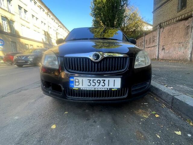 Черный Шкода Фабия, объемом двигателя 1.2 л и пробегом 210 тыс. км за 3700 $, фото 4 на Automoto.ua