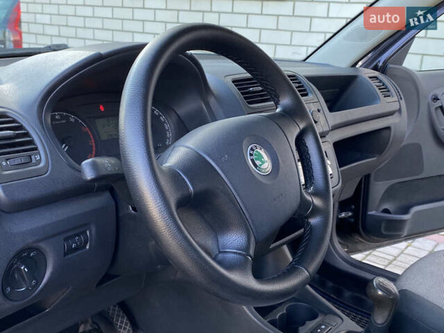 Черный Шкода Фабия, объемом двигателя 1.4 л и пробегом 295 тыс. км за 4350 $, фото 15 на Automoto.ua