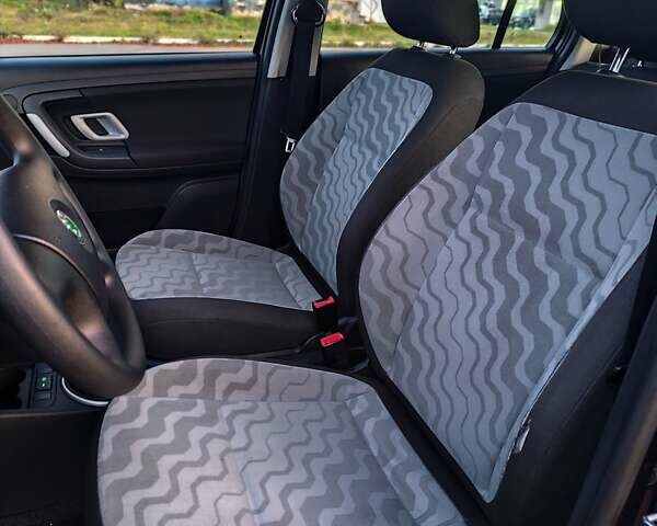 Черный Шкода Фабия, объемом двигателя 1.4 л и пробегом 197 тыс. км за 5800 $, фото 28 на Automoto.ua