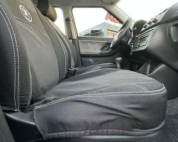 Чорний Шкода Фабія, об'ємом двигуна 1.39 л та пробігом 172 тис. км за 5999 $, фото 20 на Automoto.ua