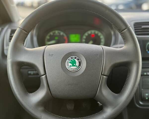 Черный Шкода Фабия, объемом двигателя 1.39 л и пробегом 172 тыс. км за 5999 $, фото 18 на Automoto.ua