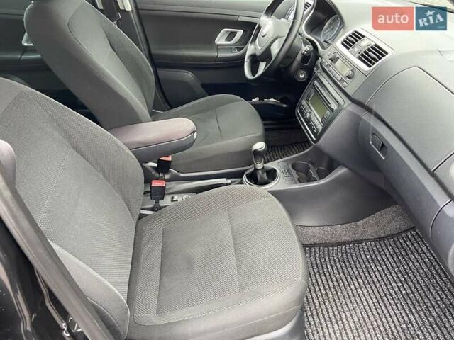 Черный Шкода Фабия, объемом двигателя 1.6 л и пробегом 192 тыс. км за 5800 $, фото 11 на Automoto.ua