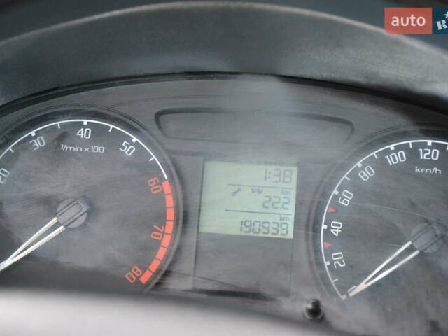 Черный Шкода Фабия, объемом двигателя 1.2 л и пробегом 190 тыс. км за 4700 $, фото 24 на Automoto.ua