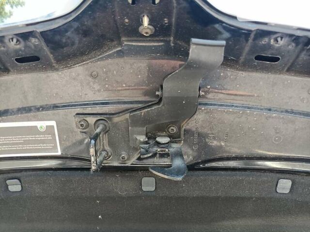 Черный Шкода Фабия, объемом двигателя 1.4 л и пробегом 142 тыс. км за 5450 $, фото 51 на Automoto.ua