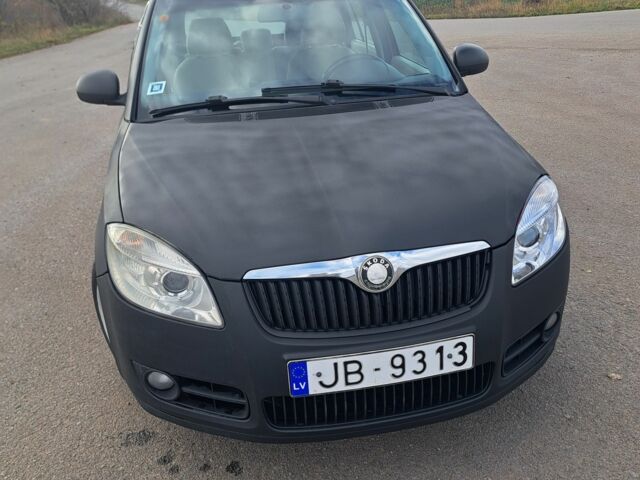 Черный Шкода Фабия, объемом двигателя 0 л и пробегом 400 тыс. км за 2550 $, фото 1 на Automoto.ua