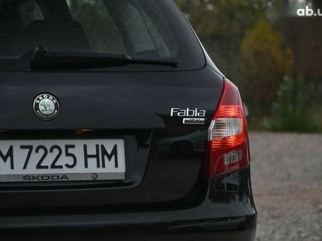 Черный Шкода Фабия, объемом двигателя 1.4 л и пробегом 205 тыс. км за 5600 $, фото 12 на Automoto.ua