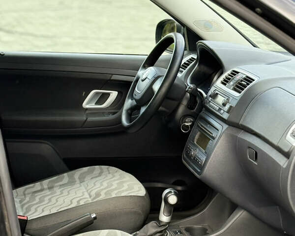 Чорний Шкода Фабія, об'ємом двигуна 1.6 л та пробігом 244 тис. км за 6900 $, фото 28 на Automoto.ua