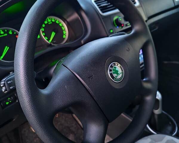 Черный Шкода Фабия, объемом двигателя 1.4 л и пробегом 197 тыс. км за 5800 $, фото 25 на Automoto.ua