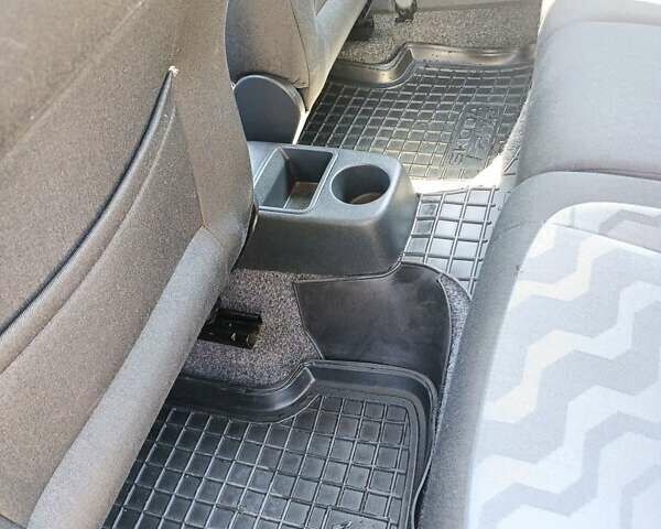 Черный Шкода Фабия, объемом двигателя 1.4 л и пробегом 142 тыс. км за 5450 $, фото 39 на Automoto.ua