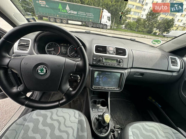 Черный Шкода Фабия, объемом двигателя 1.2 л и пробегом 220 тыс. км за 5390 $, фото 9 на Automoto.ua