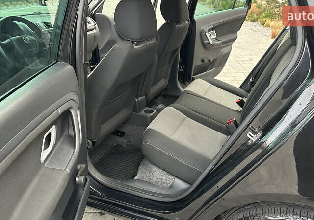 Черный Шкода Фабия, объемом двигателя 1.6 л и пробегом 205 тыс. км за 5800 $, фото 15 на Automoto.ua