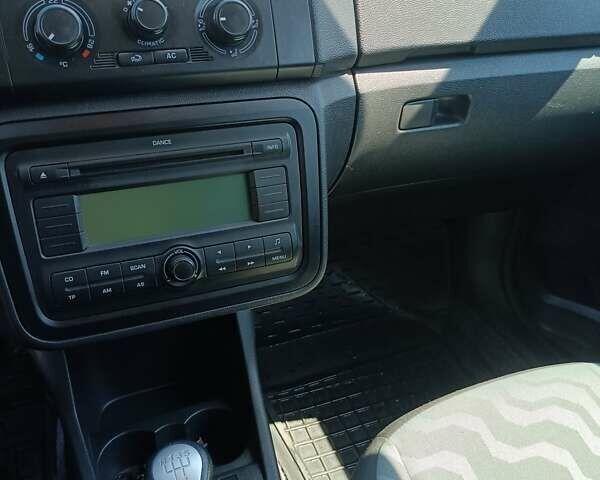 Черный Шкода Фабия, объемом двигателя 1.4 л и пробегом 142 тыс. км за 5450 $, фото 33 на Automoto.ua