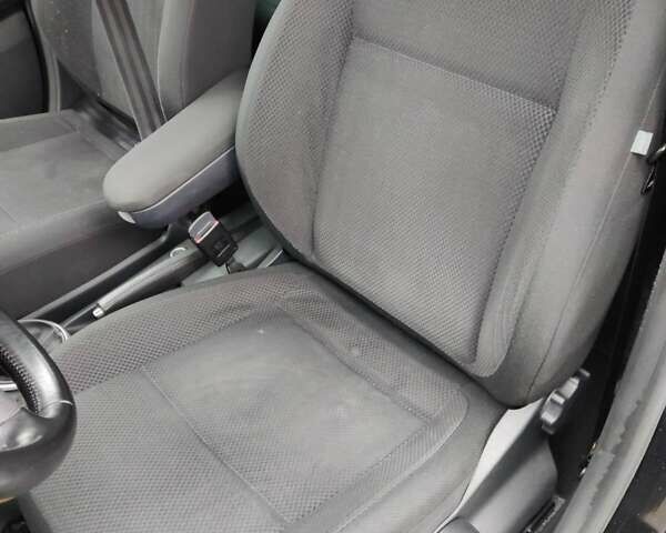 Черный Шкода Фабия, объемом двигателя 1.4 л и пробегом 201 тыс. км за 5750 $, фото 18 на Automoto.ua