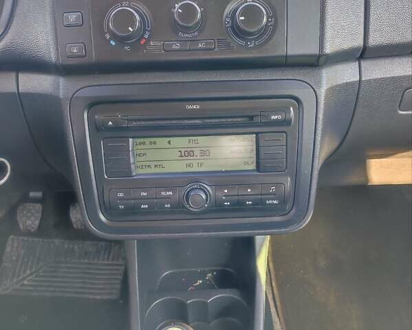 Черный Шкода Фабия, объемом двигателя 1.6 л и пробегом 195 тыс. км за 5700 $, фото 13 на Automoto.ua