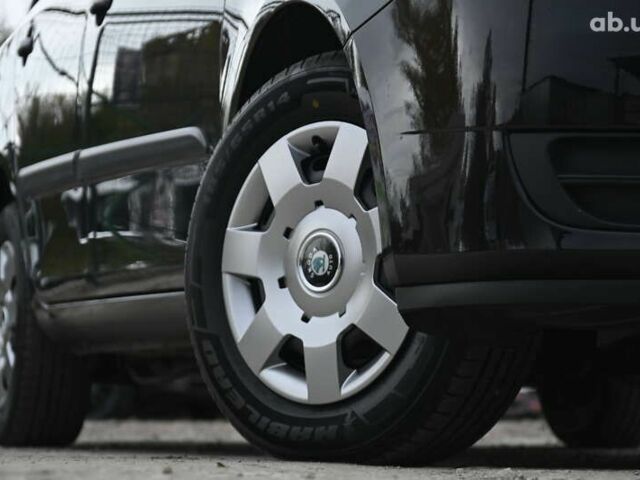 Черный Шкода Фабия, объемом двигателя 1.4 л и пробегом 205 тыс. км за 5600 $, фото 5 на Automoto.ua