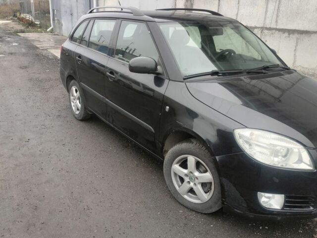 Черный Шкода Фабия, объемом двигателя 1.4 л и пробегом 190 тыс. км за 4200 $, фото 1 на Automoto.ua
