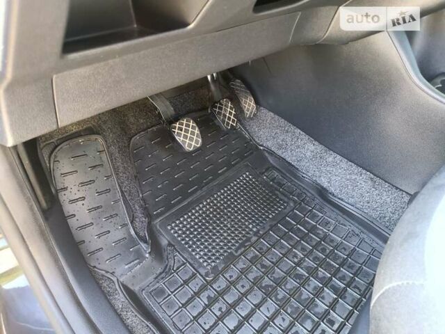 Черный Шкода Фабия, объемом двигателя 1.4 л и пробегом 142 тыс. км за 5450 $, фото 43 на Automoto.ua