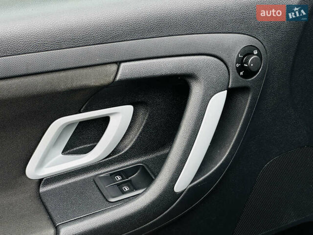 Черный Шкода Фабия, объемом двигателя 1.4 л и пробегом 175 тыс. км за 6300 $, фото 15 на Automoto.ua