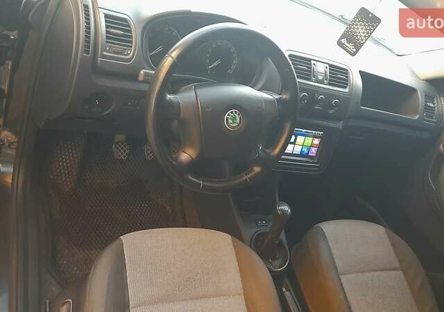 Черный Шкода Фабия, объемом двигателя 1.2 л и пробегом 233 тыс. км за 4800 $, фото 14 на Automoto.ua
