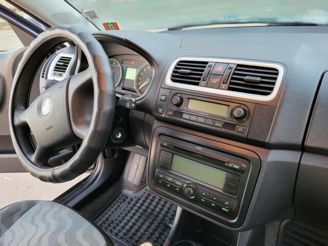 Чорний Шкода Фабія, об'ємом двигуна 1.4 л та пробігом 330 тис. км за 4200 $, фото 7 на Automoto.ua