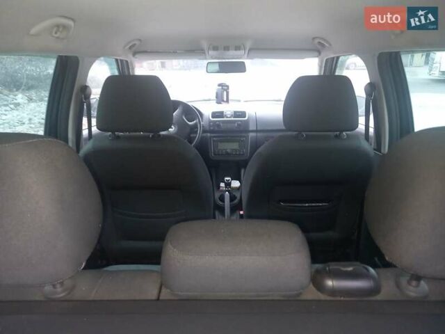 Черный Шкода Фабия, объемом двигателя 1.6 л и пробегом 211 тыс. км за 5500 $, фото 4 на Automoto.ua