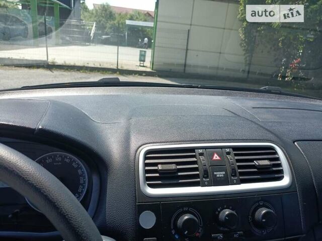 Черный Шкода Фабия, объемом двигателя 1.4 л и пробегом 142 тыс. км за 5450 $, фото 30 на Automoto.ua