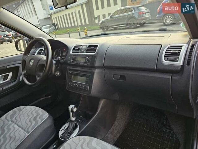 Черный Шкода Фабия, объемом двигателя 1.6 л и пробегом 163 тыс. км за 7700 $, фото 12 на Automoto.ua