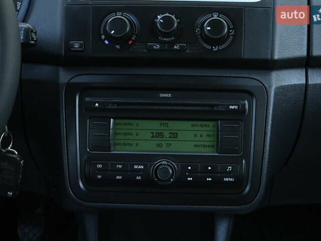 Черный Шкода Фабия, объемом двигателя 1.4 л и пробегом 235 тыс. км за 5800 $, фото 23 на Automoto.ua