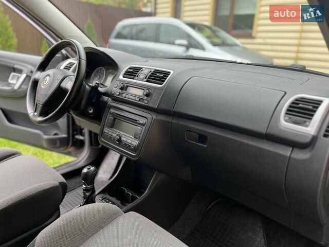 Черный Шкода Фабия, объемом двигателя 1.6 л и пробегом 216 тыс. км за 5900 $, фото 22 на Automoto.ua