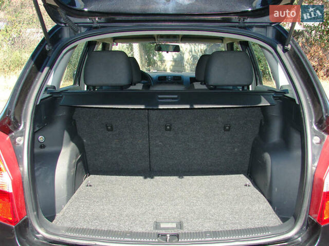 Черный Шкода Фабия, объемом двигателя 1.4 л и пробегом 190 тыс. км за 5500 $, фото 8 на Automoto.ua