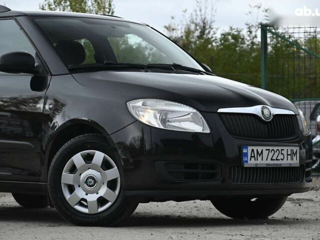 Черный Шкода Фабия, объемом двигателя 1.4 л и пробегом 205 тыс. км за 5600 $, фото 2 на Automoto.ua