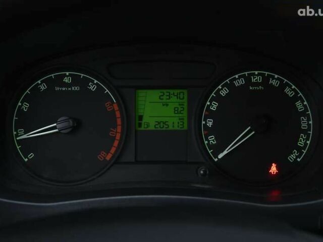 Черный Шкода Фабия, объемом двигателя 1.4 л и пробегом 205 тыс. км за 5600 $, фото 22 на Automoto.ua