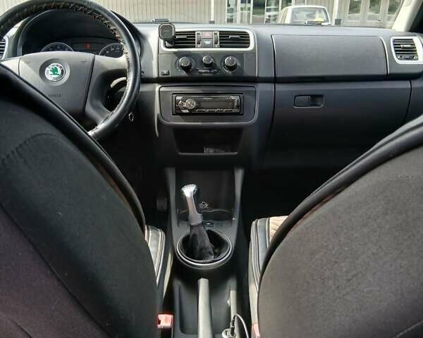 Чорний Шкода Фабія, об'ємом двигуна 1.39 л та пробігом 247 тис. км за 5200 $, фото 7 на Automoto.ua