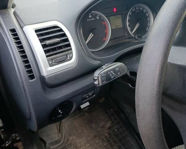 Черный Шкода Фабия, объемом двигателя 1.6 л и пробегом 190 тыс. км за 5800 $, фото 7 на Automoto.ua