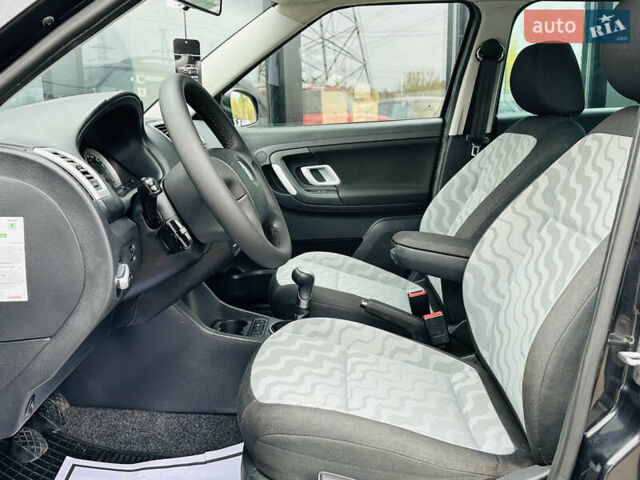 Черный Шкода Фабия, объемом двигателя 1.4 л и пробегом 175 тыс. км за 6300 $, фото 16 на Automoto.ua