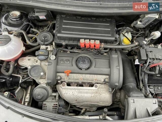 Черный Шкода Фабия, объемом двигателя 1.6 л и пробегом 192 тыс. км за 5800 $, фото 14 на Automoto.ua