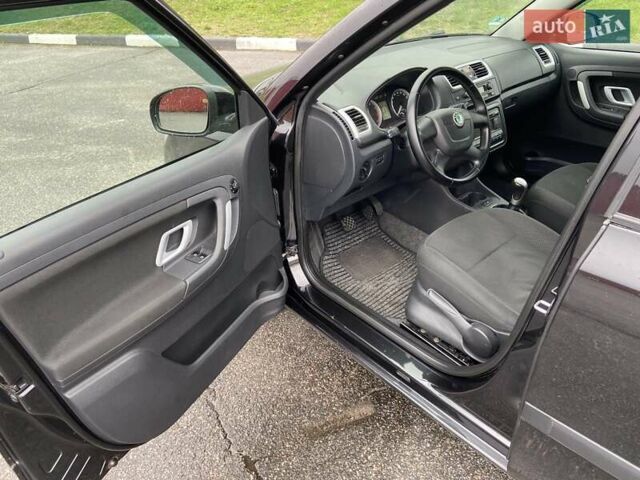 Черный Шкода Фабия, объемом двигателя 1.6 л и пробегом 192 тыс. км за 5800 $, фото 8 на Automoto.ua