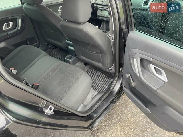 Черный Шкода Фабия, объемом двигателя 1.6 л и пробегом 192 тыс. км за 5800 $, фото 12 на Automoto.ua