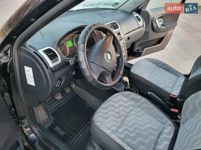 Черный Шкода Фабия, объемом двигателя 1.4 л и пробегом 335 тыс. км за 4200 $, фото 7 на Automoto.ua