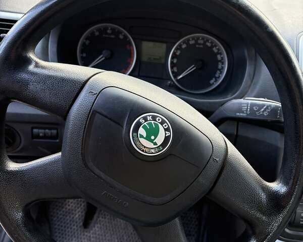 Черный Шкода Фабия, объемом двигателя 1.2 л и пробегом 264 тыс. км за 4250 $, фото 12 на Automoto.ua