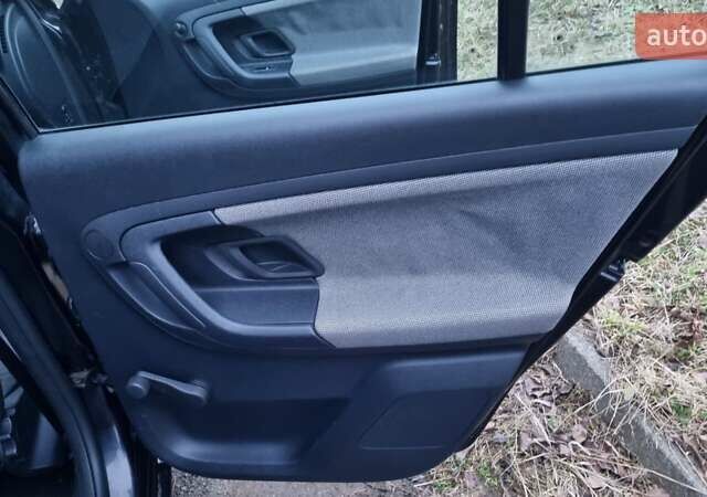 Черный Шкода Фабия, объемом двигателя 1.42 л и пробегом 248 тыс. км за 5000 $, фото 17 на Automoto.ua