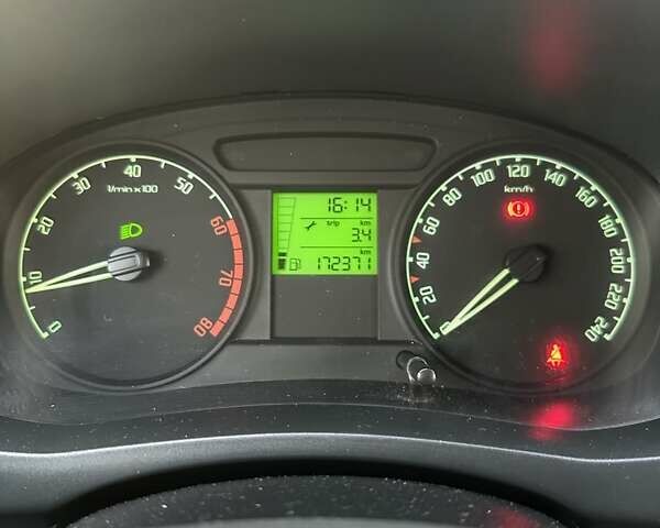 Черный Шкода Фабия, объемом двигателя 1.39 л и пробегом 172 тыс. км за 5999 $, фото 34 на Automoto.ua