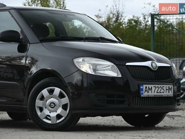Черный Шкода Фабия, объемом двигателя 1.39 л и пробегом 205 тыс. км за 5499 $, фото 2 на Automoto.ua