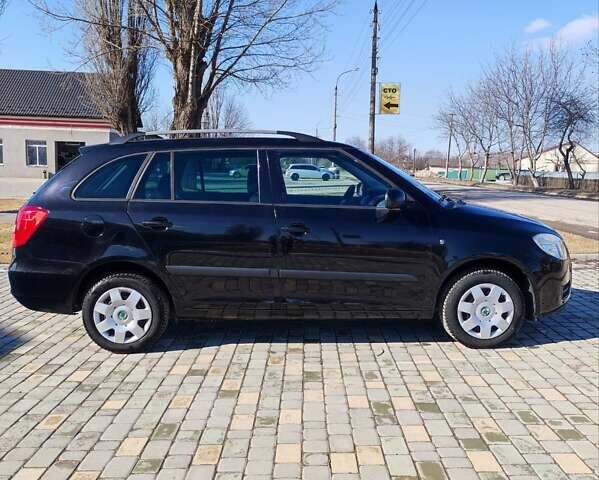 Черный Шкода Фабия, объемом двигателя 1.6 л и пробегом 195 тыс. км за 5700 $, фото 3 на Automoto.ua