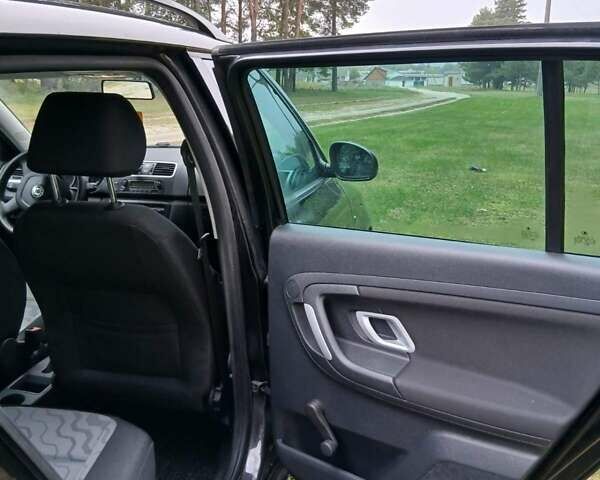 Черный Шкода Фабия, объемом двигателя 1.6 л и пробегом 212 тыс. км за 6700 $, фото 30 на Automoto.ua