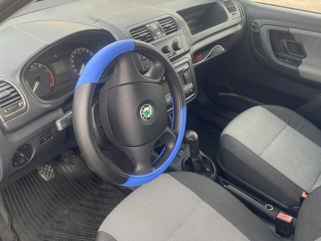 Черный Шкода Фабия, объемом двигателя 1.4 л и пробегом 230 тыс. км за 5700 $, фото 4 на Automoto.ua