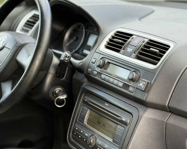 Чорний Шкода Фабія, об'ємом двигуна 1.6 л та пробігом 244 тис. км за 6900 $, фото 27 на Automoto.ua